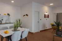 Terra 5 Deluxe Apartment with Parking Hôtels à : Marinici