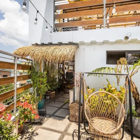 Rain Airport Bed and Breakfast Отели рядом с достопримечательностью «Arista Place»
