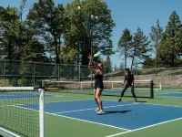 Roscoe Mountain Club Hotels in Fremont