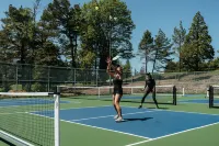 Roscoe Mountain Club Hotels in Fremont