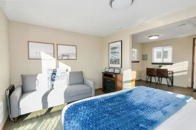 Breakwater Inn Hotels in 