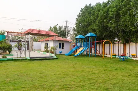 Bliss Farm Stay- Iris