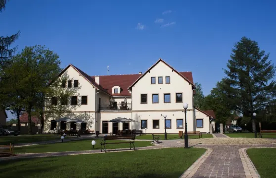 落葉松迪沃爾酒店