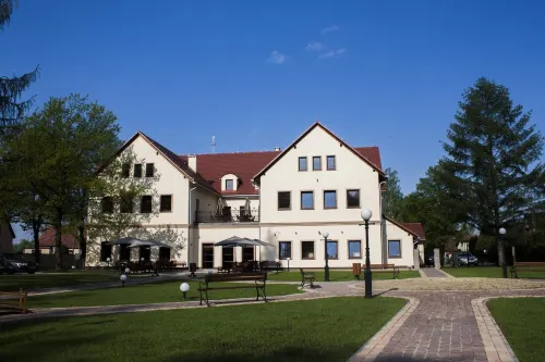 Hotel Modrzewiowy Dwór - ที่มีบาร์