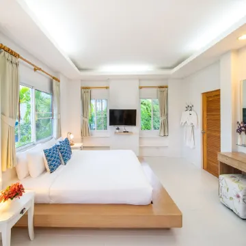 Blu Marine Hua Hin Resort and Villas Отели рядом с достопримечательностью «Вана Нава Водная джунгля Хуа Хин»