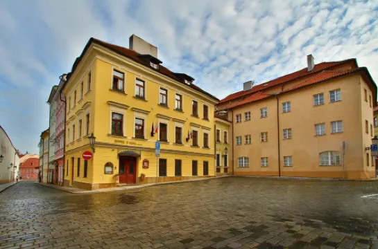 U Páva