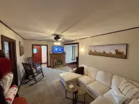 Cozy Corner Cottage - 4 Bed/2 BathNo Cleaning Fee!