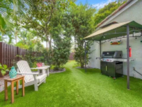 Sunny Florida Escape: Private Heated Pool, Hot Tub, Putting Green, Beach Nearby! Hotels in Lighthouse Point