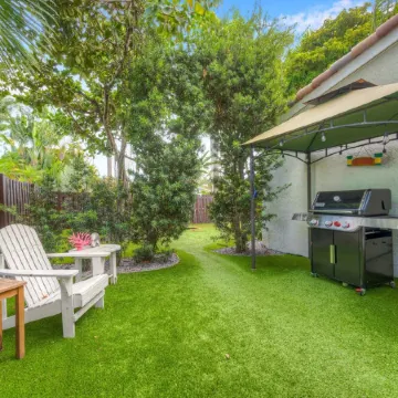 Sunny Florida Escape: Private Heated Pool, Hot Tub, Putting Green, Beach Nearby!