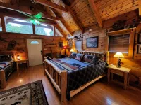 A Rushing Stream of Dreams Creekside Cabin 1 min to National Park!