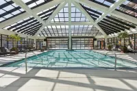 Multiple Pools and Full-Service Spa - Luxurious Retreat Hotels in Summit County