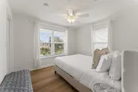 Saltwater Pool, Grill and Wi-Fi - Inviting Coastal Retreat