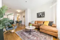 Modern Comfort and Gourmet Kitchen - Chic Music-Inspired Retreat