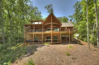 Charming Cabin with Hot Tub and Expansive Deck - Inviting Family Retreat