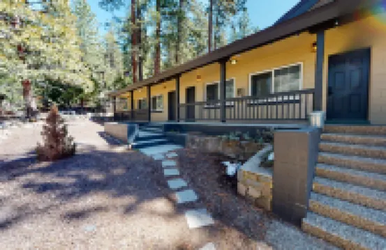 Delightful hotel with lakeview, golf, skiing, WiFi, & Netflix Hotels in Kings Beach