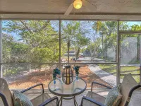 Private Canal Access and Tropical Courtyard Serenity - Island Luxury Retreat Hotels in Sanibel