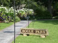 Stylish Comfort and Prime Location Near Attractions - Charming Escape Hotels in Bentonville