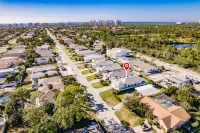 Heated Pool, Full Outdoor Kitchen and Game Room - Luxe Coastal Retreat Hotels in North Naples