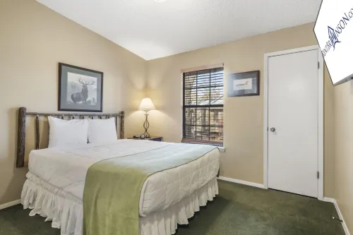 Cozy Bungalow with Fireplace and Lake Access - Charming Retreat Hotels in Kimberling City