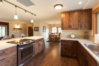 Gorgeous Hood Views and Cozy Comforts - Stunning Modern Cabin