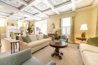 Historic Charm and Ensuite Luxury - Elegant Edenton Escape 이든턴 호텔