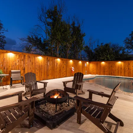 Tolle Haus: W/pool & Firepit-walk to Schlitterbahn, Comal Chutes & Downtown!