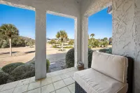 Stunning Villa with Poolside Access and Modern Amenities - Exquisite Escape
