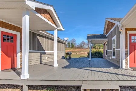 Private Entrance and Fully Equipped Kitchen - Stylish Haven Отели в г. Фэрвью