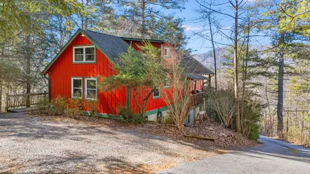 Mountain Views and Scenic Trails - Charming Red Cabin Escape