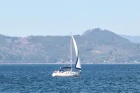 Stunning Water Views and Cozy Living Space - Charming Waterfront Retreat