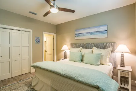 Charming Beach Oasis with Modern Amenities - Delightful Gulf Coast Retreat