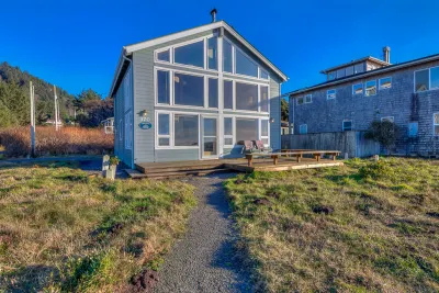 Urbanski House Hotels near Ya'Xaik Trail