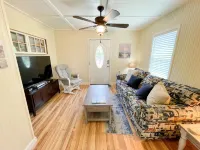 Marsh Views and Cozy Atmosphere - Charming Cottage Retreat