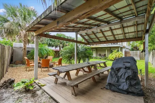 Charming Beach Retreat with Spacious Living and Fun Backyard - Delightful Escape