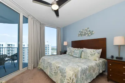 Gulf Views and Resort Amenities - Beautiful Coastal Oasis Hotels near Destin Harbor