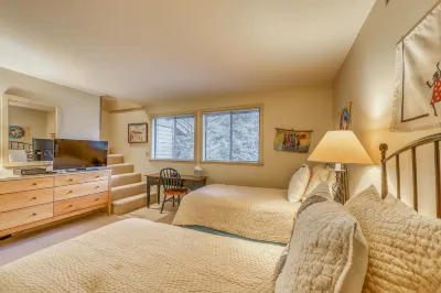 Updated Townhouse with WiFi - Near Skiing, Hiking, Shopping & Dining Hotels near White Clouds