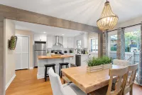 Modern Kitchen and Secluded Patio Escape - Charming Stylish Haven