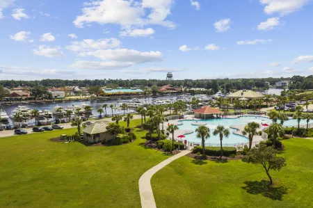 Golf-View Retreat with Alfresco Dining - Inviting and Luxurious Escape Отели в г. Север Миртл Бич