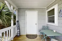 Attractive, oceanfront house with beach access, deck, grill, & AC - near dining Hotels in Lockwoods Folly