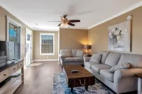 Tranquil Getaway with Private Entrance and Kitchen - Unique Retreat