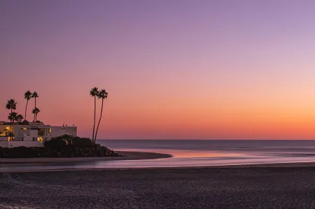 Expansive Patio and Scenic Views - Charming Coastal Haven Отели рядом с достопримечательностью «Торрей Пайнс Стейт Бич»