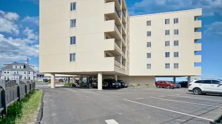 Indoor Pool and Beach Proximity - Gorgeous Coastal Haven Отели в г. Олд-Орчард-Бич