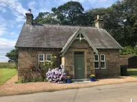The Lodge on Scottish Estate - wood burner - dogs welcome