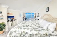 Private Balcony with Cozy Kitchenette - Stunning Ocean View
