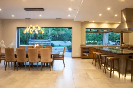 Outdoor Patio, Firepit, and Short Walk to Beach - Gorgeous Custom Oasis Отели в г. Солана Бич