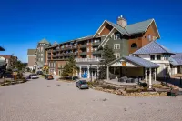 Private Balcony and Cozy Fireplace - Stunning Ski-in/Ski-Out Retreat Hotels in Snowshoe