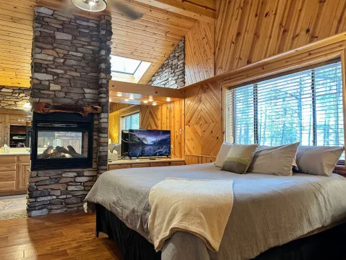 Pine Ridge Lodge | Your Private Mountain Oasis Hotels in Navajo County