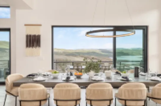 Breathtaking Views and Hot Tub - Luxurious Mountain Oasis