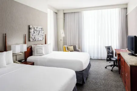 Courtyard Houston Downtown/Convention Center Отели рядом с достопримечательностью «Lord of the Streets Episcopal Church»