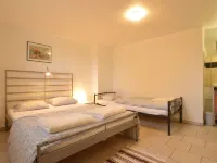 Group House with 3 Apartment for Family - Homestays